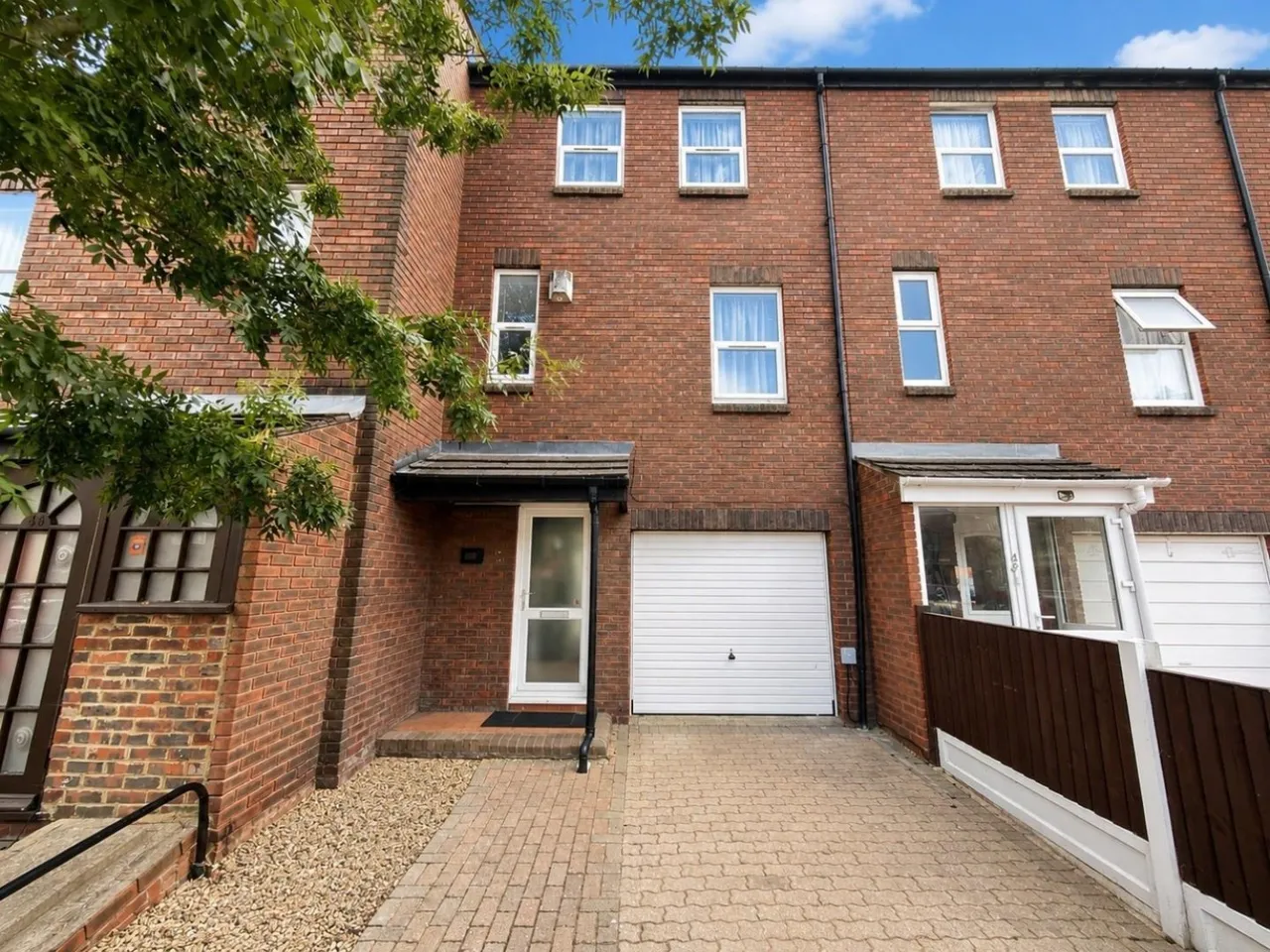 3 bed house for sale — Parkway, Erith