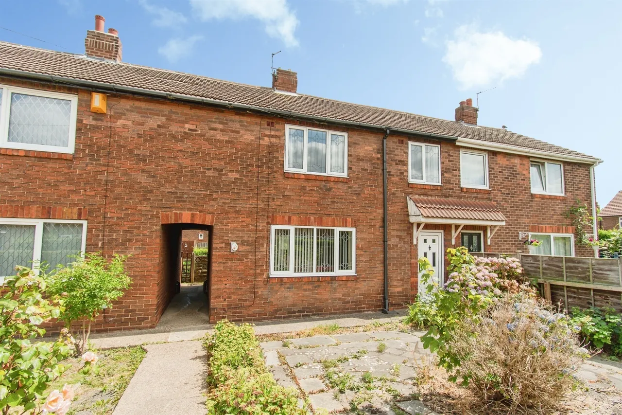 3 bed house for sale — Priory Road, Featherstone, Pontefract