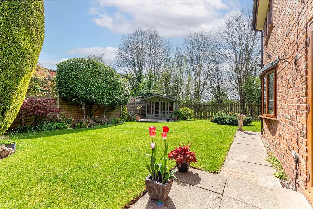 Hither Green Lane, Abbey Park, B98, photo 17