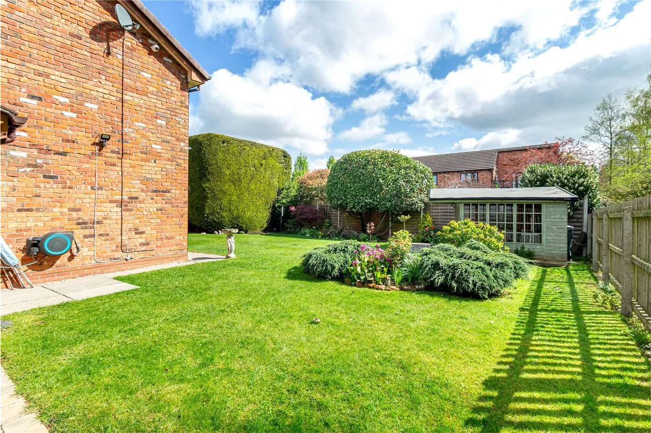 Hither Green Lane, Abbey Park, B98, photo 16