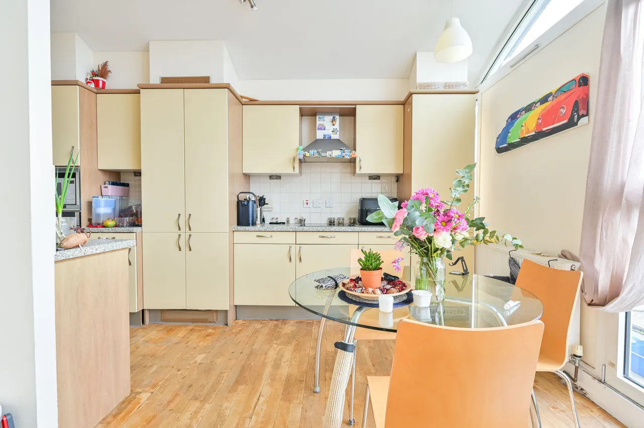126 Tivoli Court, Rotherhithe Street, London, photo 4