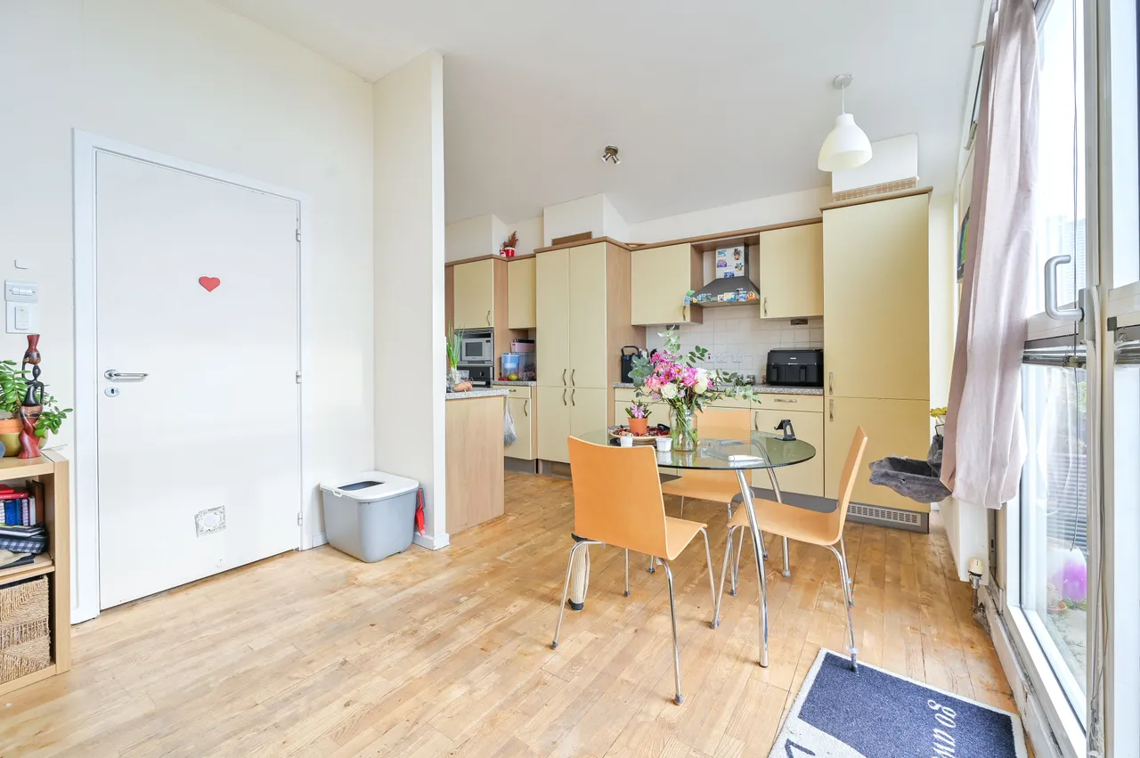 126 Tivoli Court, Rotherhithe Street, London, photo 3