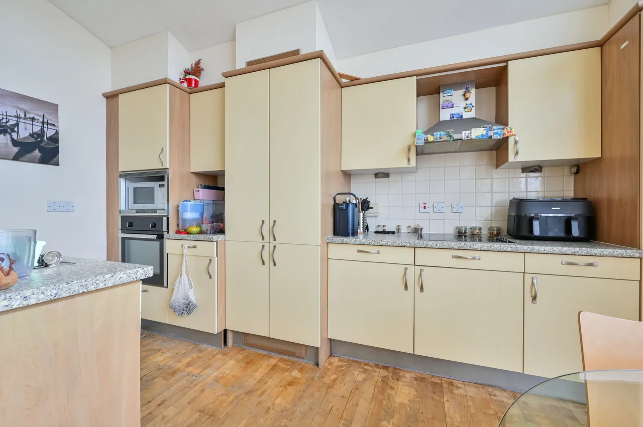 126 Tivoli Court, Rotherhithe Street, London, photo 5