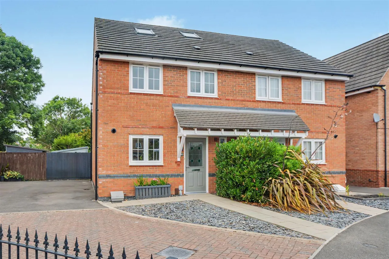 4 bed house for sale, Perkins Way, Beeston, NG9