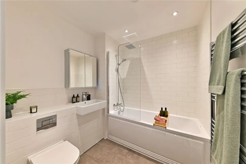 Bank Street, Gravesend, Kent, DA12, photo 6
