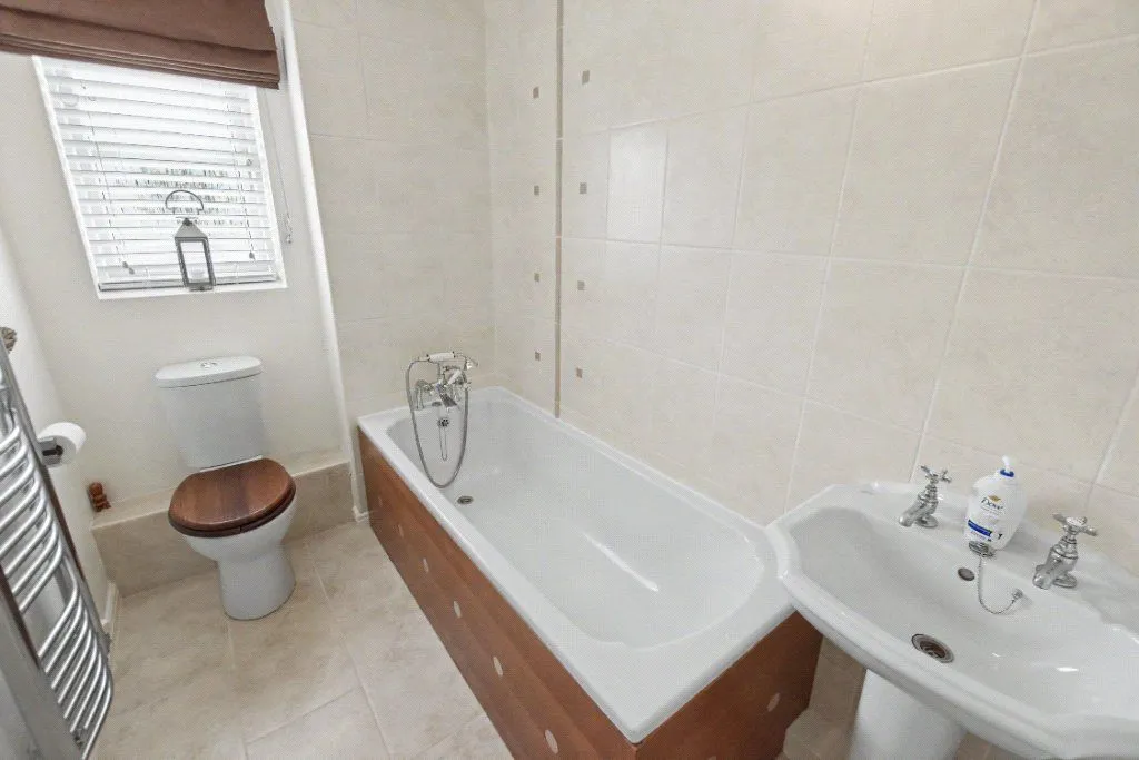 Greenmoor Avenue, Farnley, LS12, photo 10