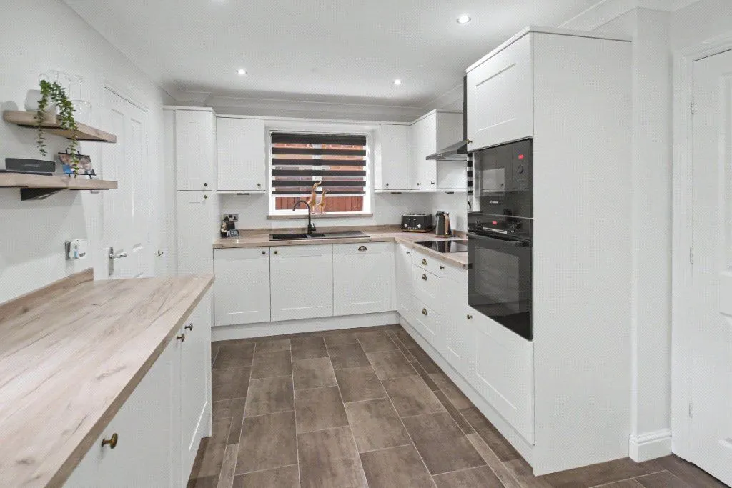 Greenmoor Avenue, Farnley, LS12, photo 17