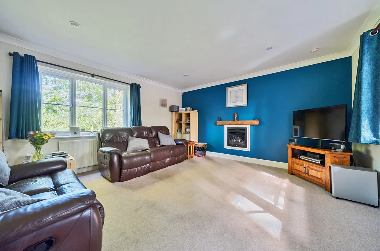 Winchester Road, Bassett, SO16, photo 2