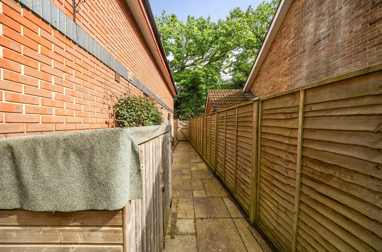 Winchester Road, Bassett, SO16, photo 27