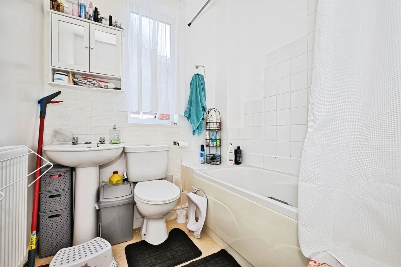 Crofton Avenue, Yeovil, BA21, photo 11