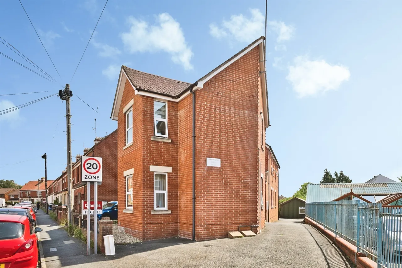 2 bed flat for sale, Crofton Avenue, Yeovil, BA21