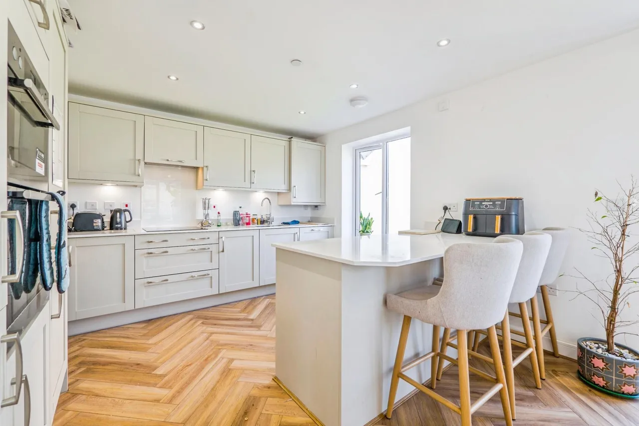 Thomas Clarke Road, Cowbridge, CF71, photo 5