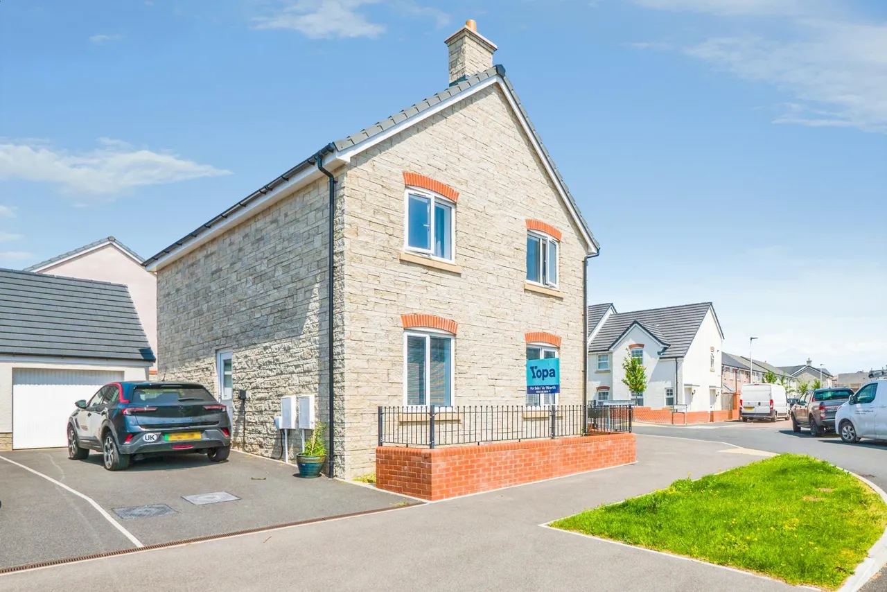Thomas Clarke Road, Cowbridge, CF71, photo 25