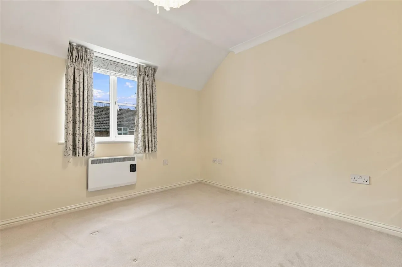 2 bed flat for sale, Pegs Lane, Hertford