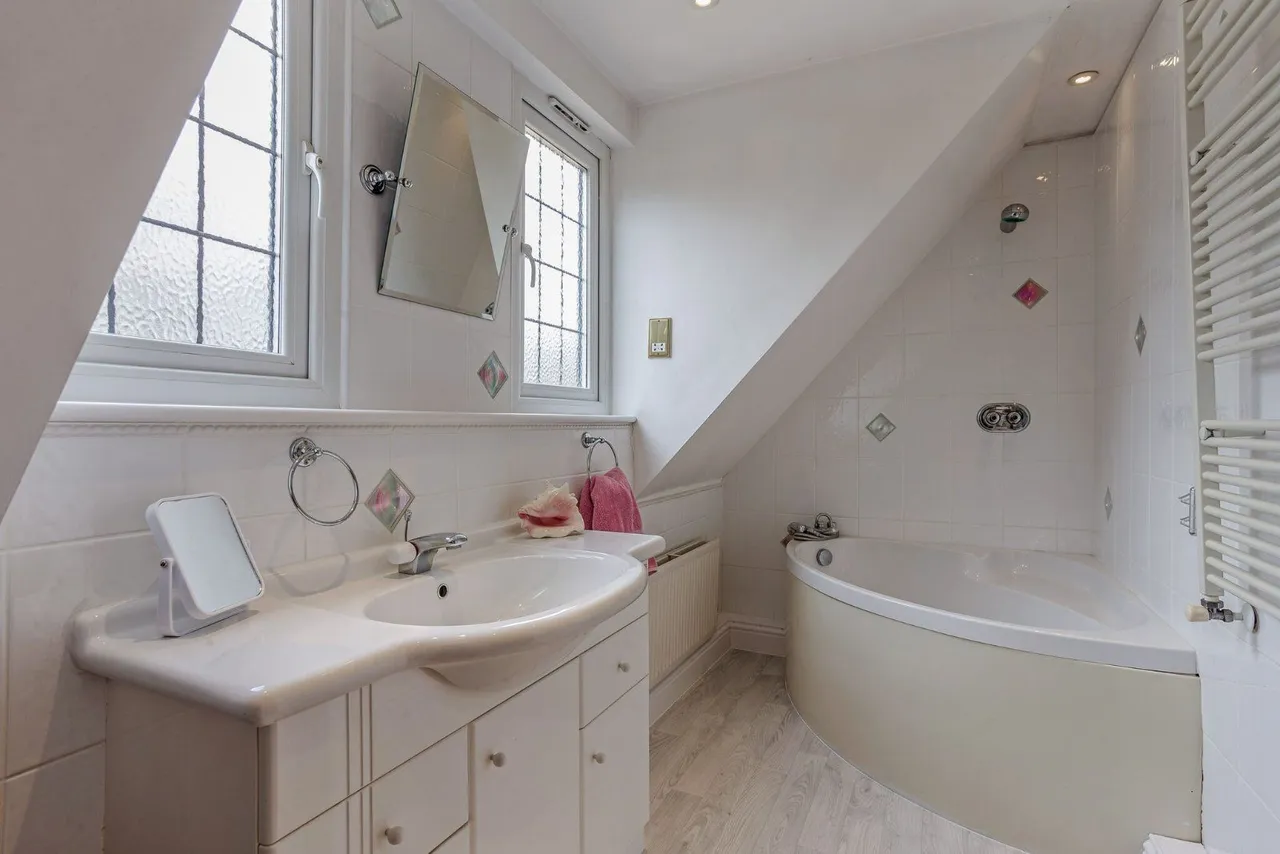 St. Marys Lane, Winkfield, Windsor, Berkshire, SL4 4SH, photo 10