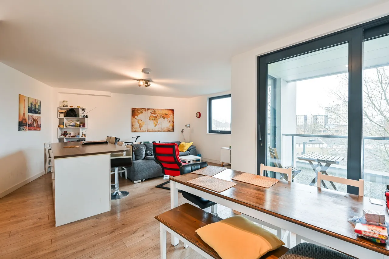 3 bed flat for sale — 10 Bloom House, 389 Rotherhithe New Road, London