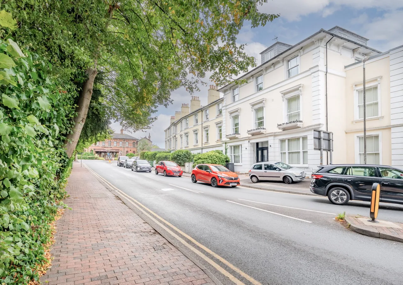 2 bed flat for sale, Nevill Terrace