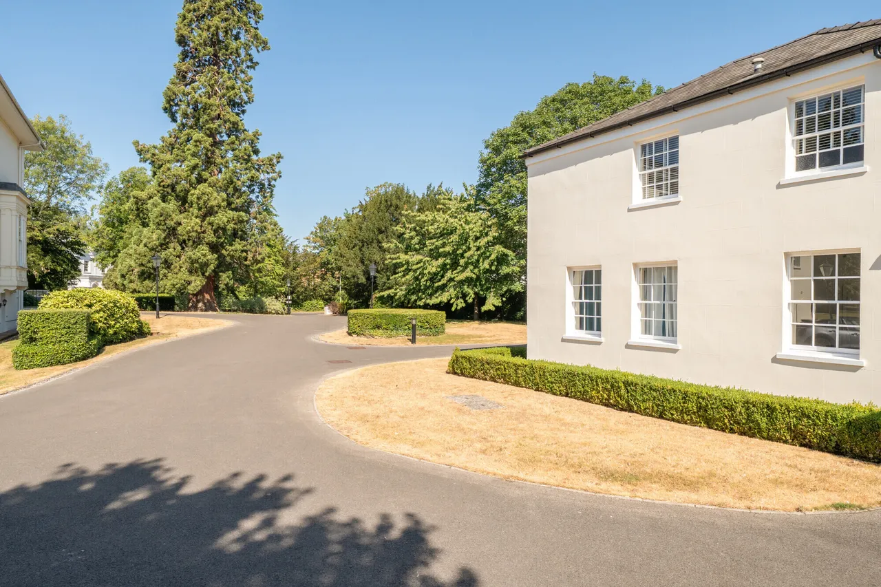 Harefield Grove, Cheltenham, GL50, photo 8