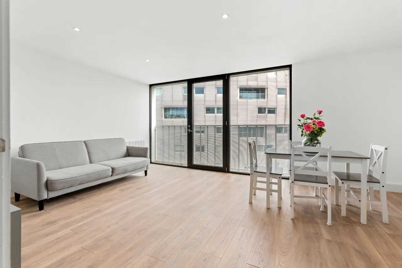 Hester Road, London, SW11, photo 2