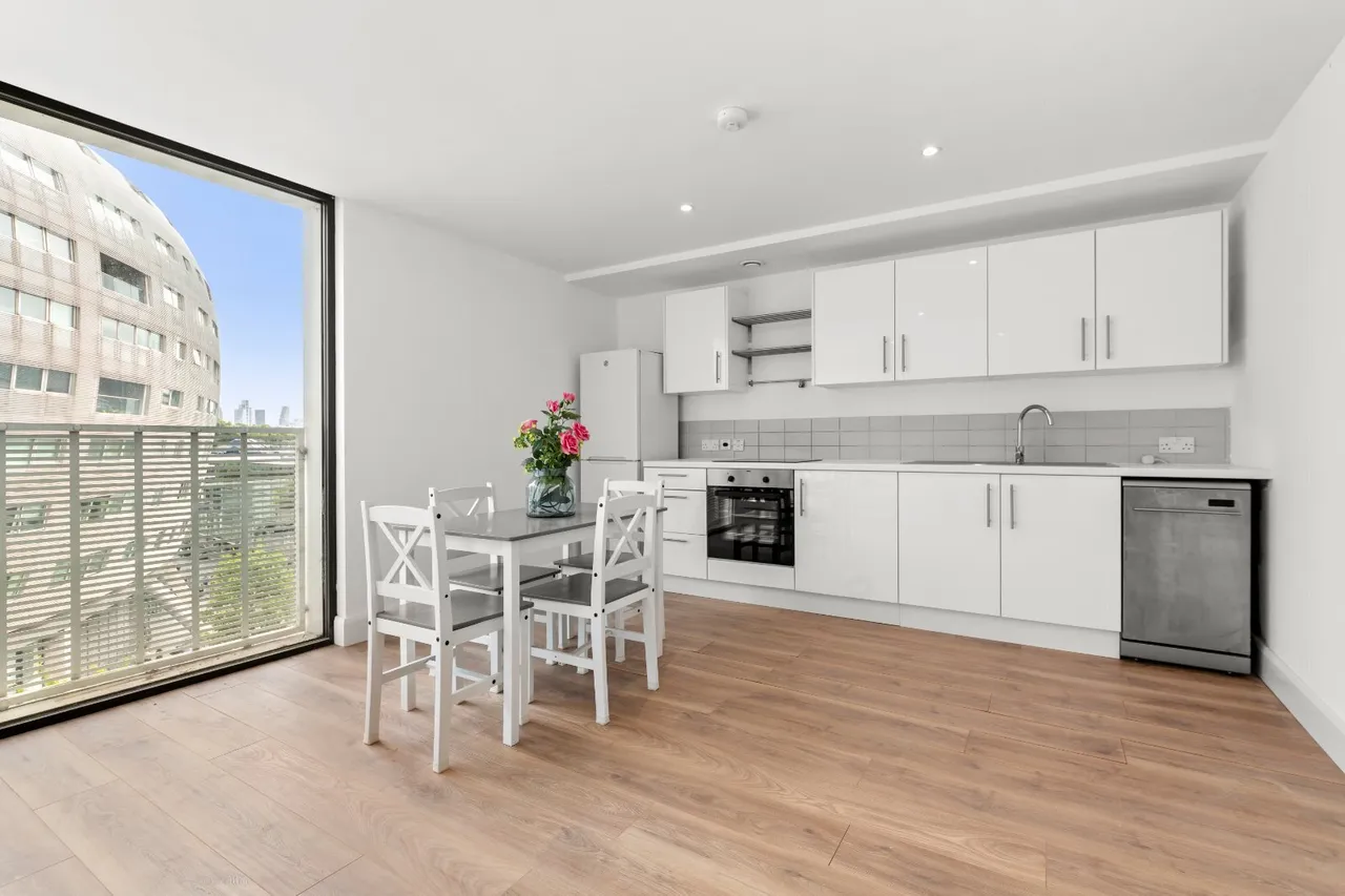 1 bed flat to rent, Hester Road, London, SW11