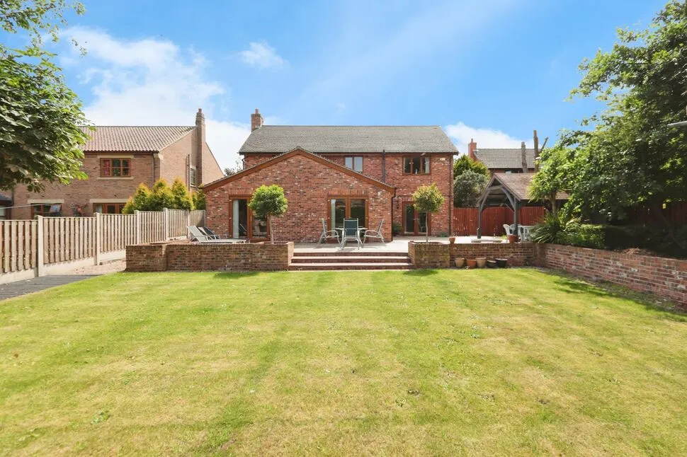 Hawthorne Farm Court, Bolton-upon-Dearne, S63, photo 2