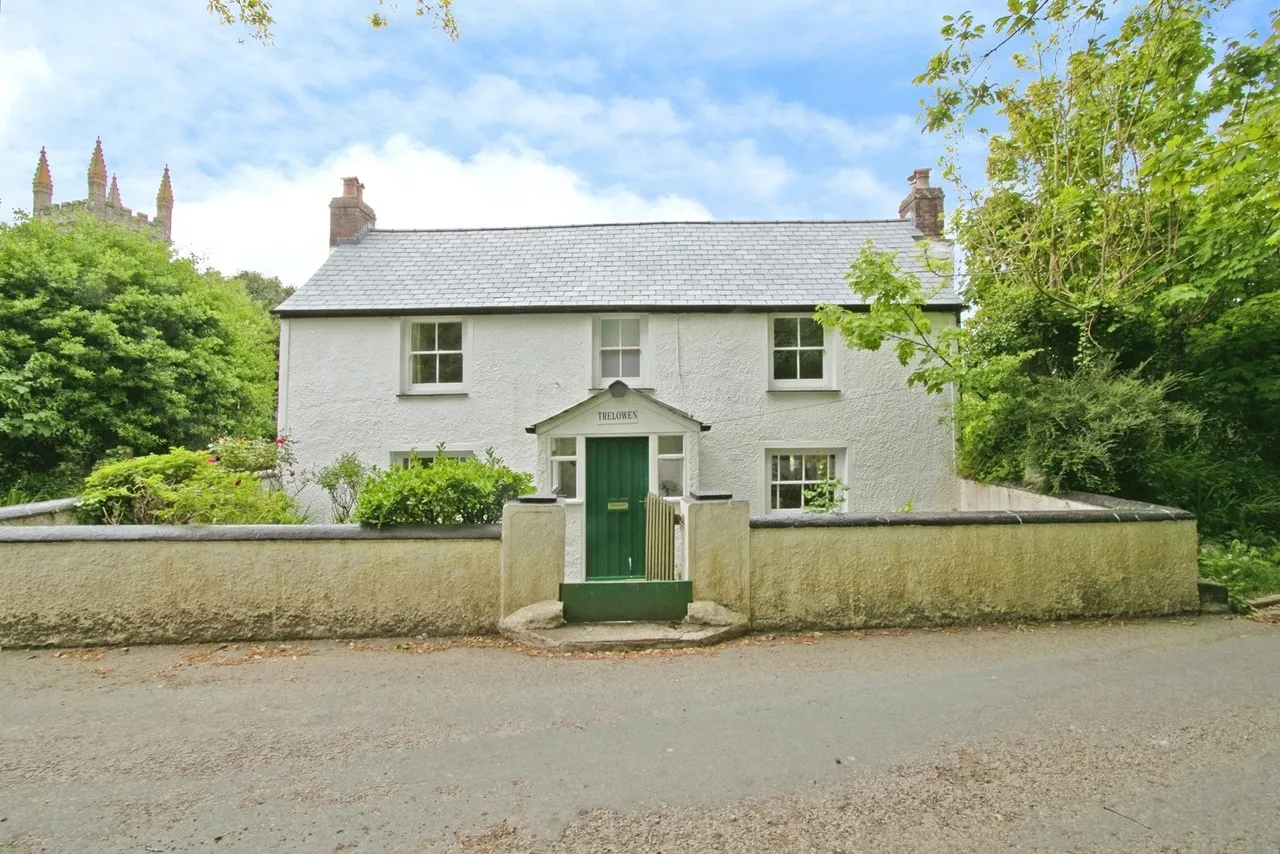 3 bed house for sale, Churchtown, Redruth, TR15
