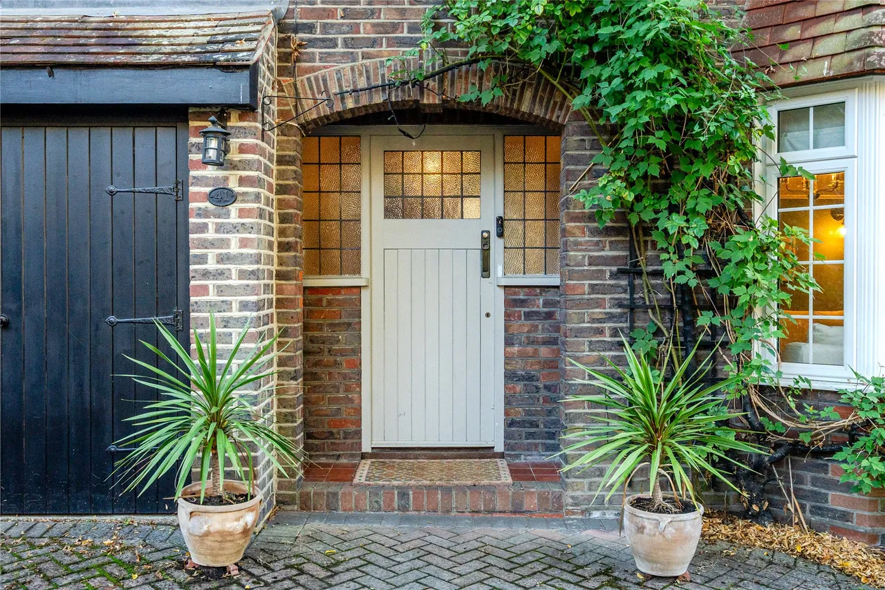 Common Close, Horsell, GU21, photo 2