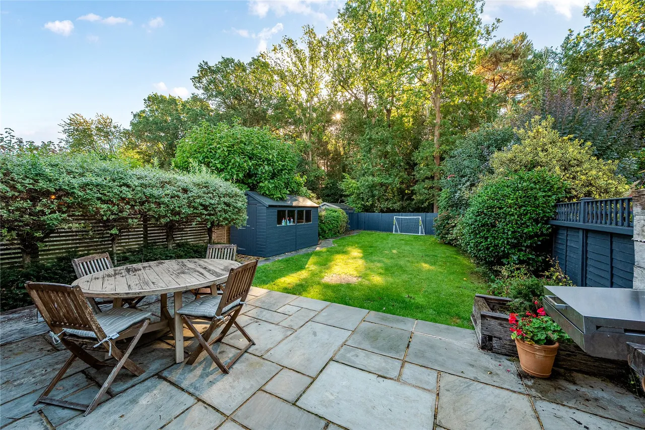 Common Close, Horsell, GU21, photo 27