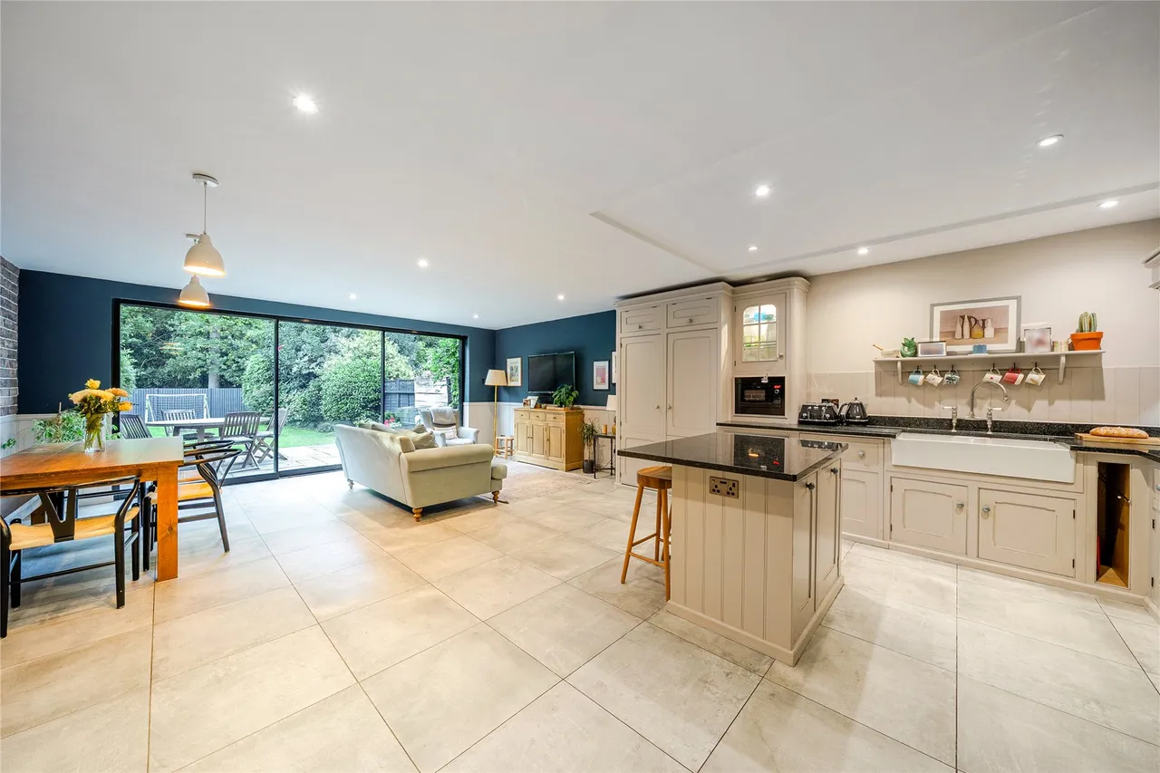 Common Close, Horsell, GU21, photo 7