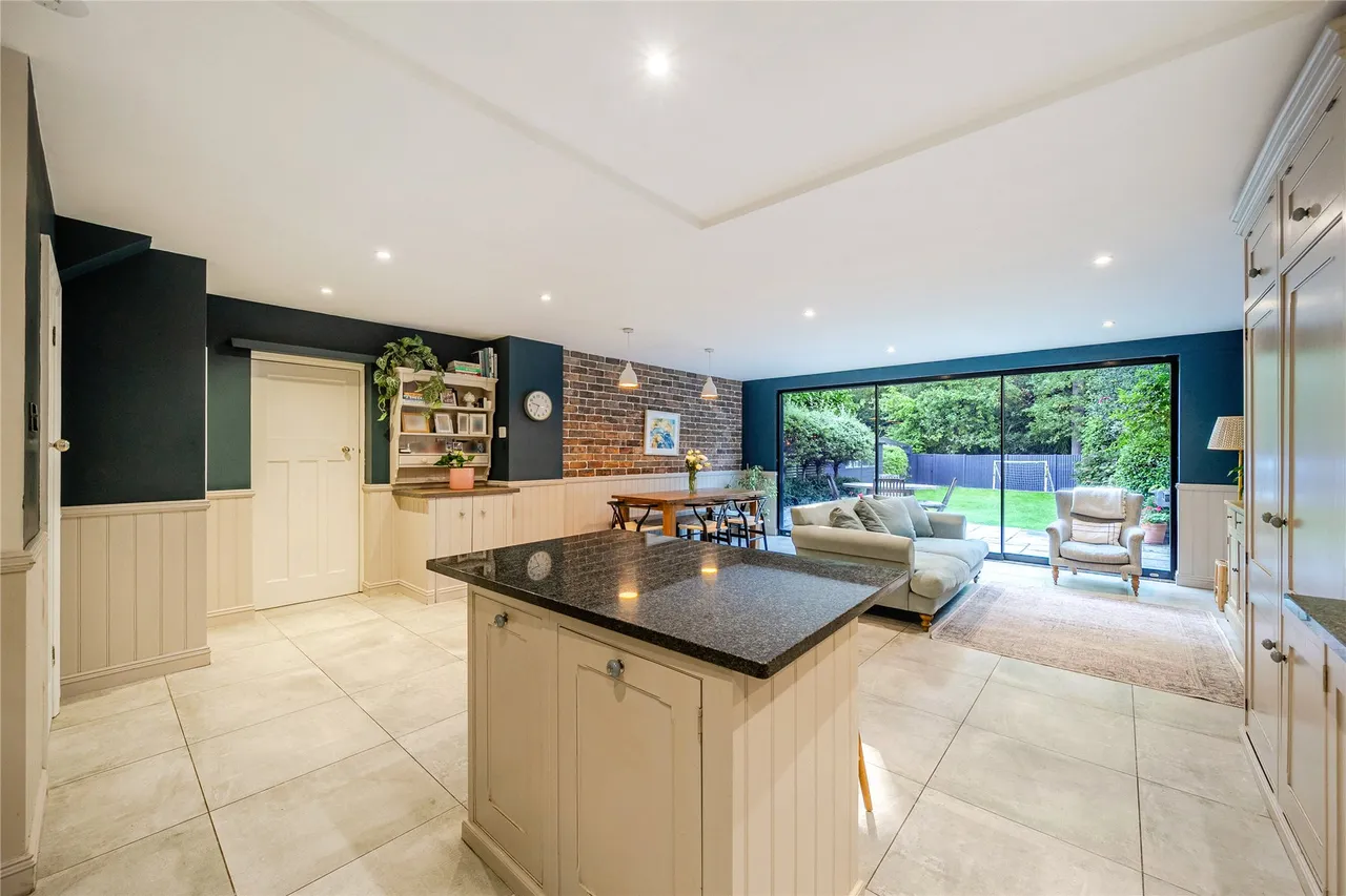 Common Close, Horsell, GU21, photo 11