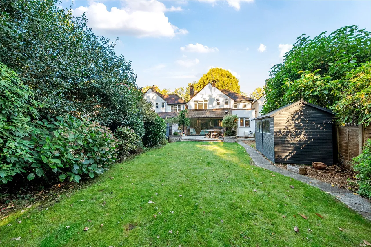 Common Close, Horsell, GU21, photo 26