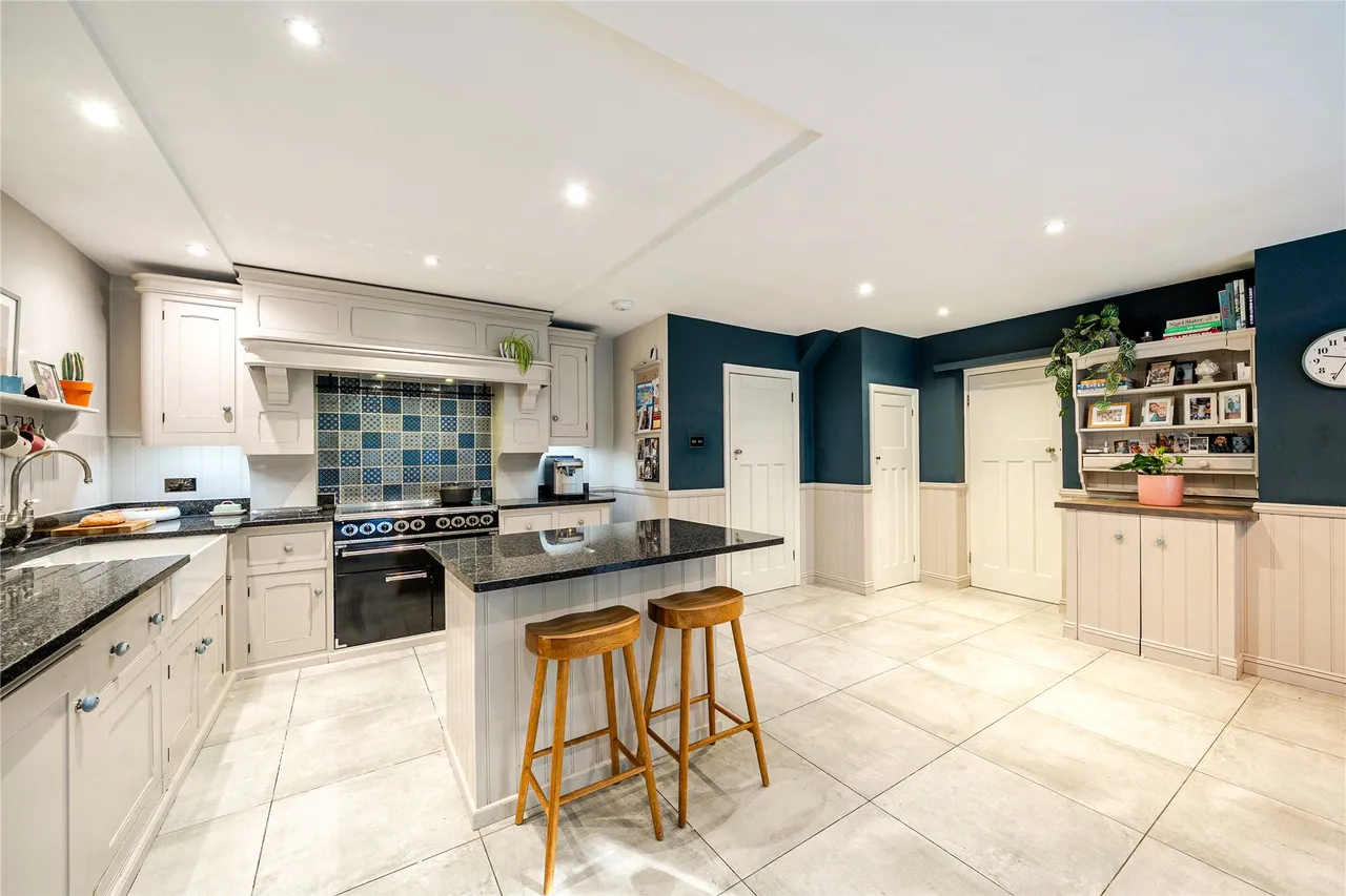 Common Close, Horsell, GU21, photo 14