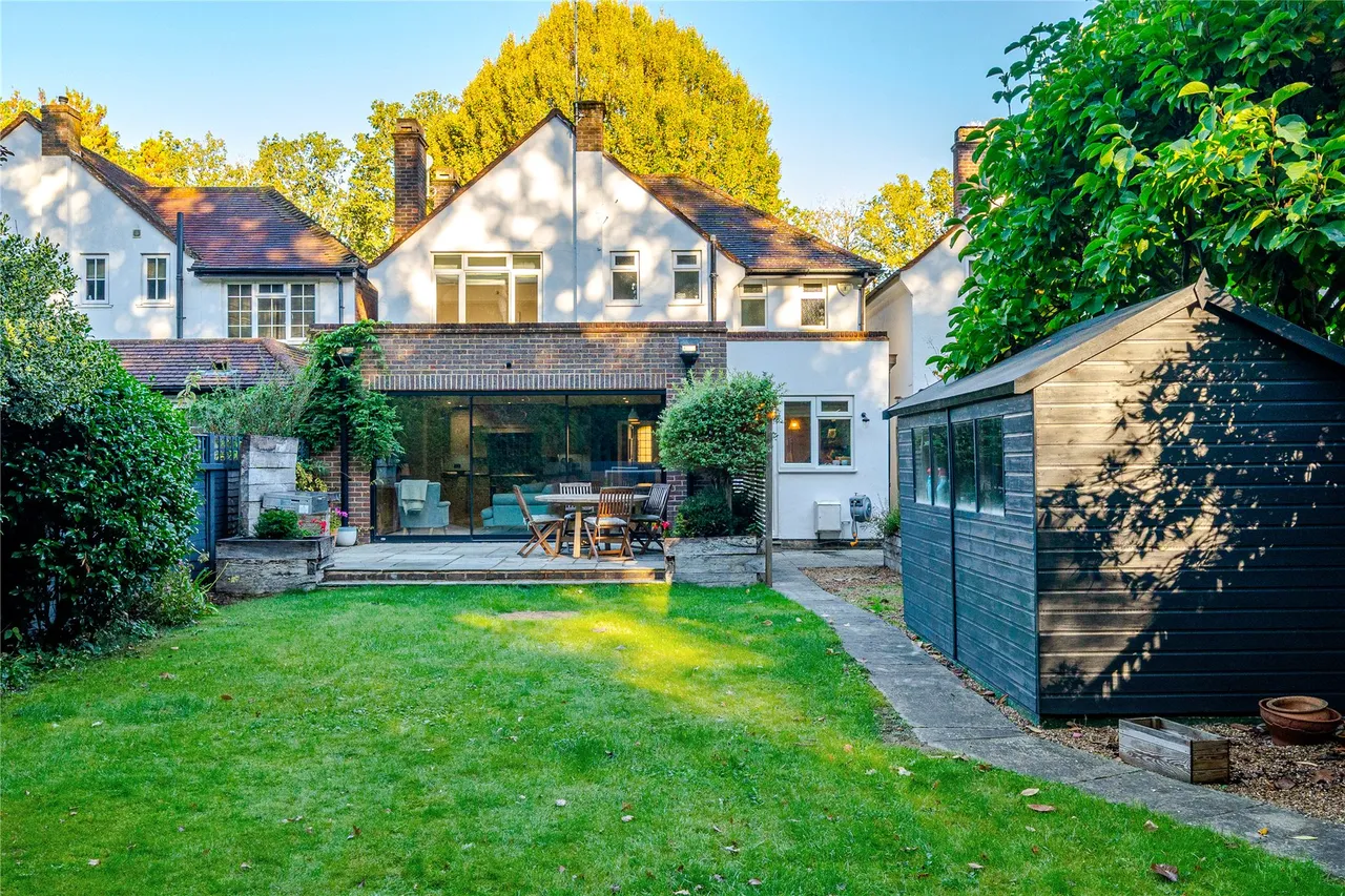 Common Close, Horsell, GU21, photo 28