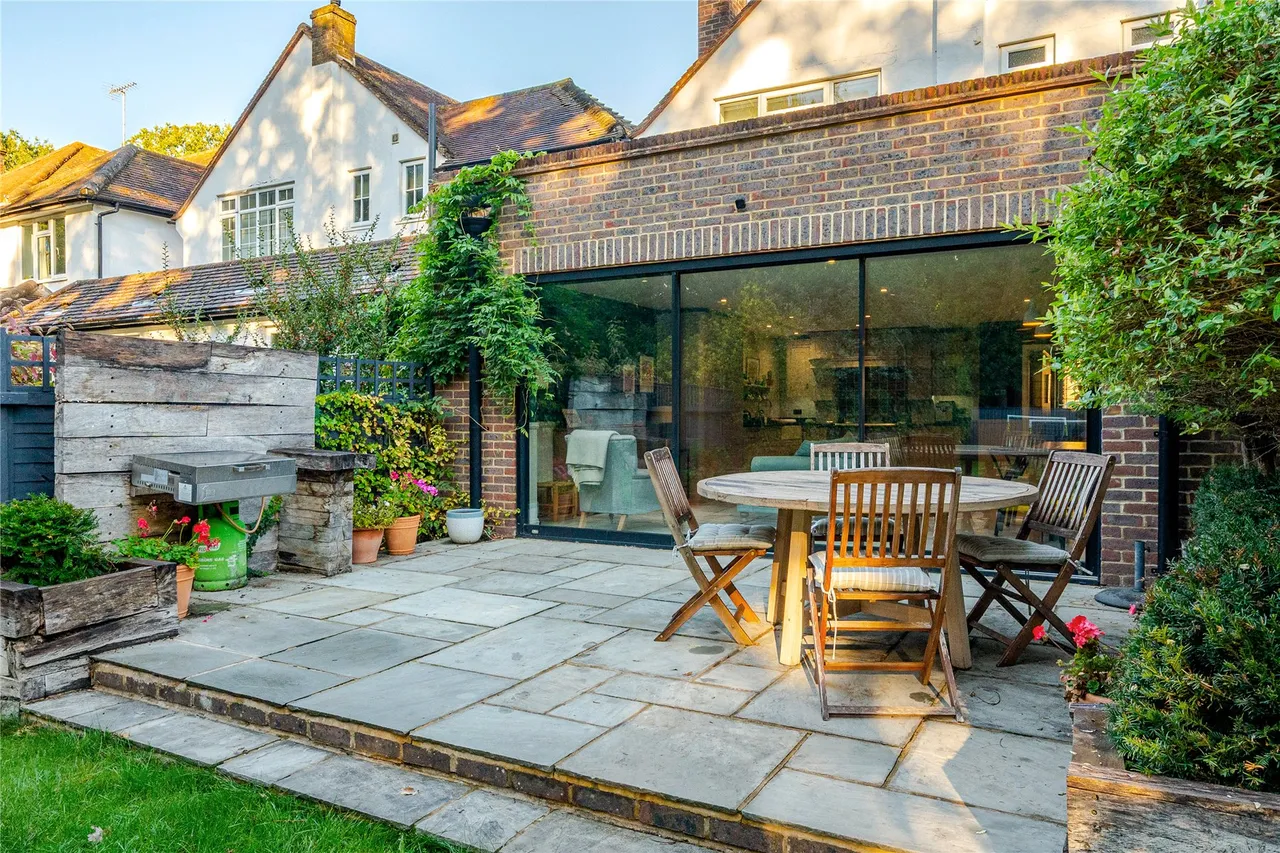Common Close, Horsell, GU21, photo 25