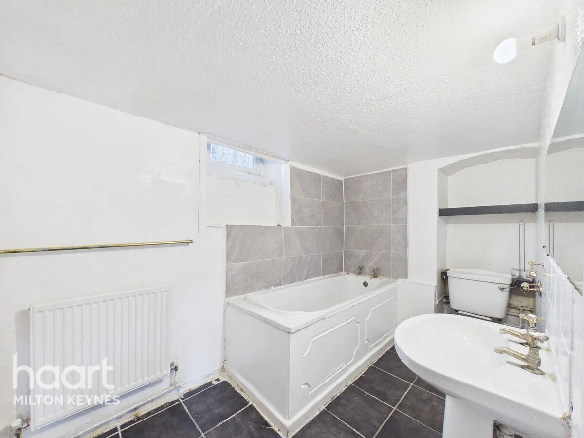 High Street, New Bradwell, MK13, photo 7