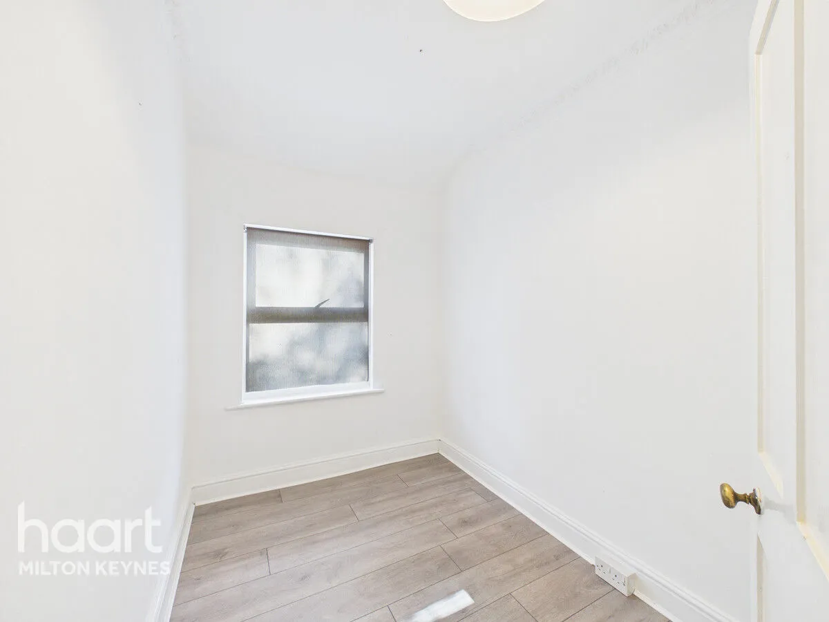 High Street, New Bradwell, MK13, photo 12