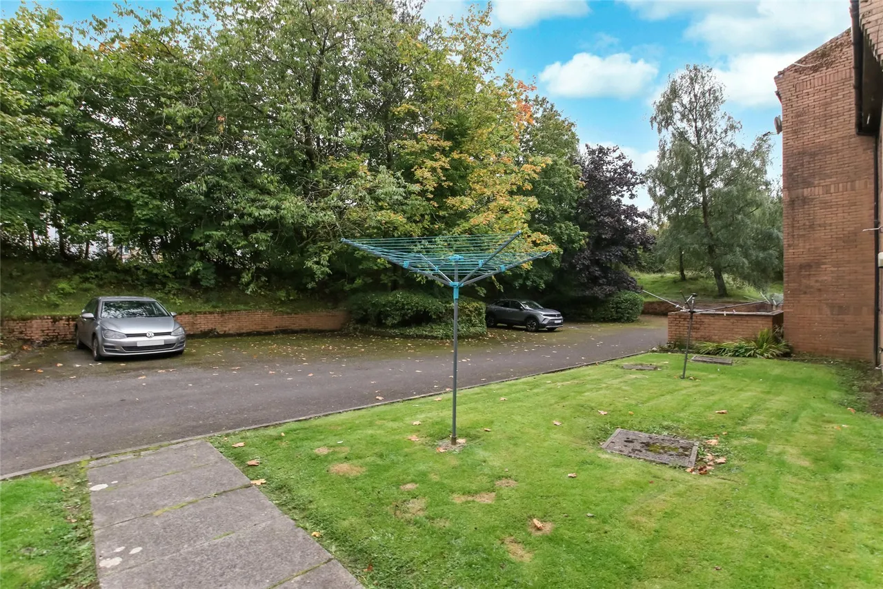 Mahon Court, Moodiesburn, G69, photo 4