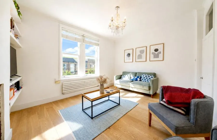2 bed flat for sale, Venn Street, London, SW4