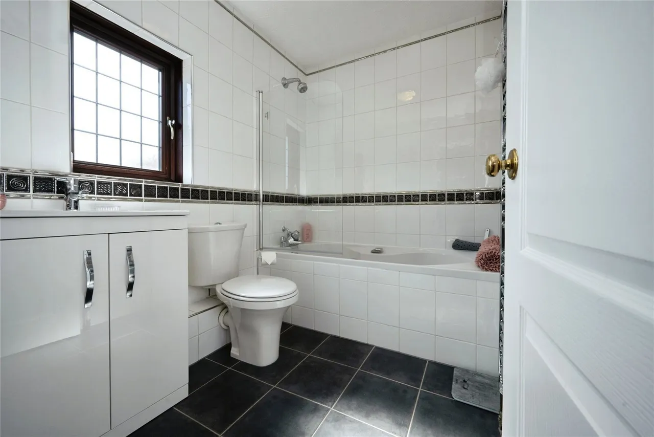 Ennismore Green, Luton, Bedfordshire, LU2, photo 17