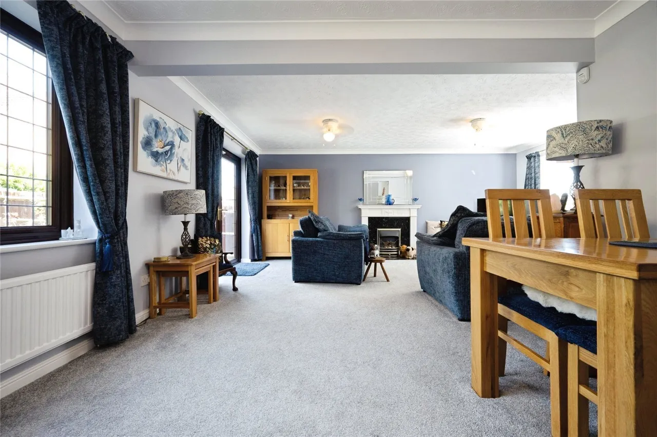 Ennismore Green, Luton, Bedfordshire, LU2, photo 5