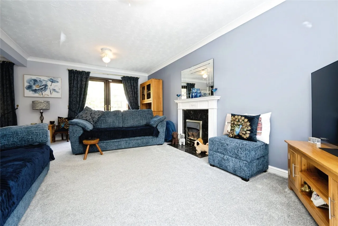 Ennismore Green, Luton, Bedfordshire, LU2, photo 4