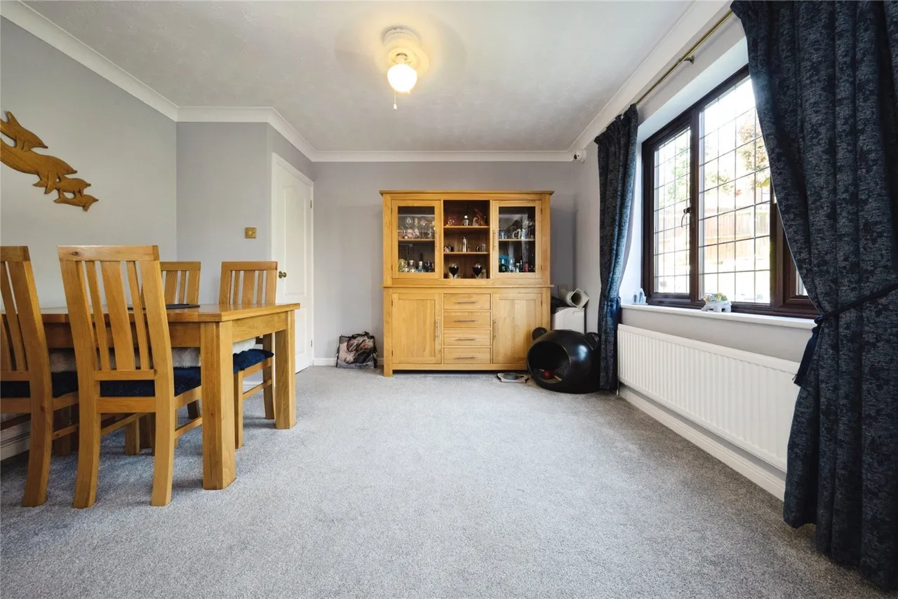 Ennismore Green, Luton, Bedfordshire, LU2, photo 6