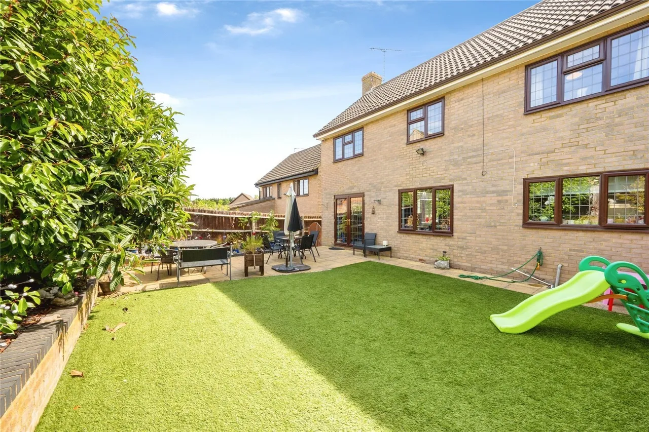 Ennismore Green, Luton, Bedfordshire, LU2, photo 3