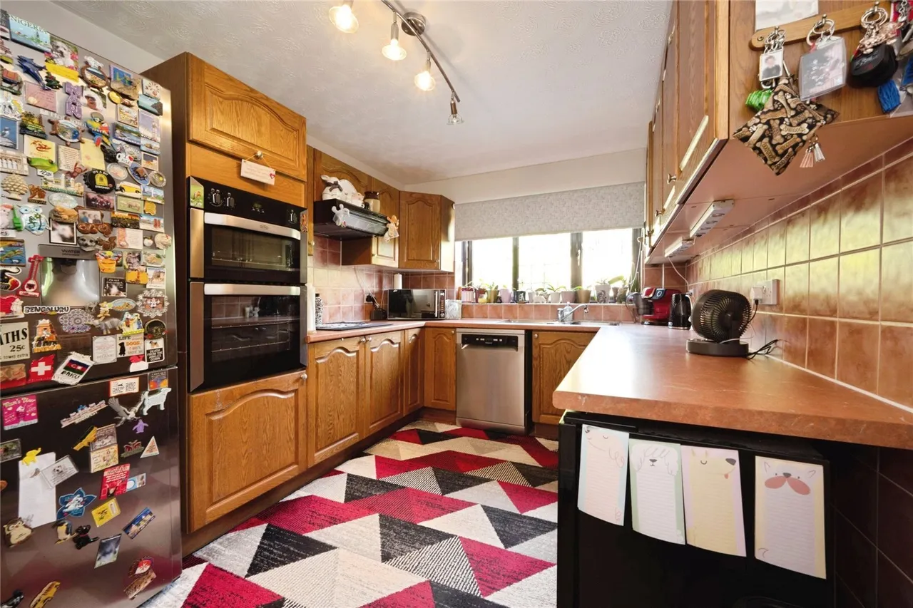 Ennismore Green, Luton, Bedfordshire, LU2, photo 9