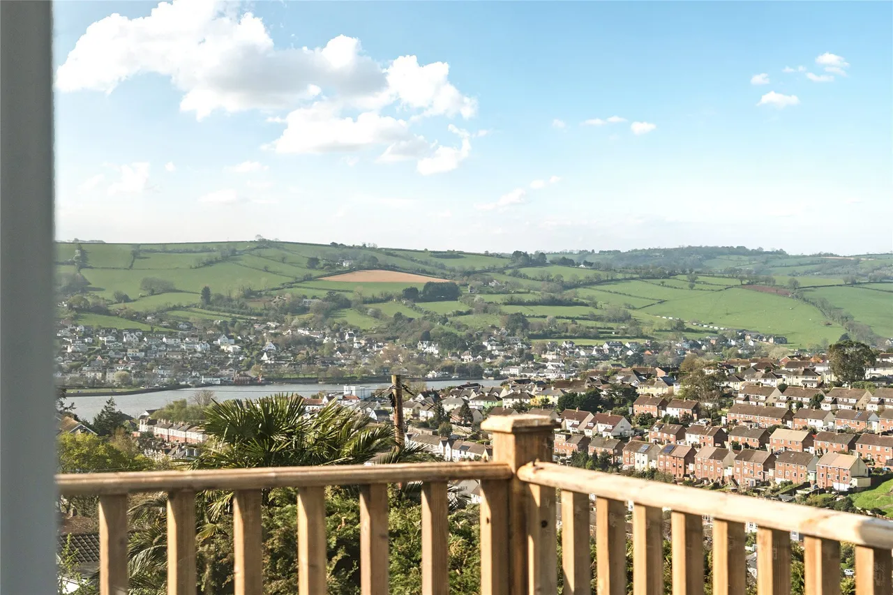 4 bed property for sale — St Marys Road, Teignmouth, Devon, TQ14