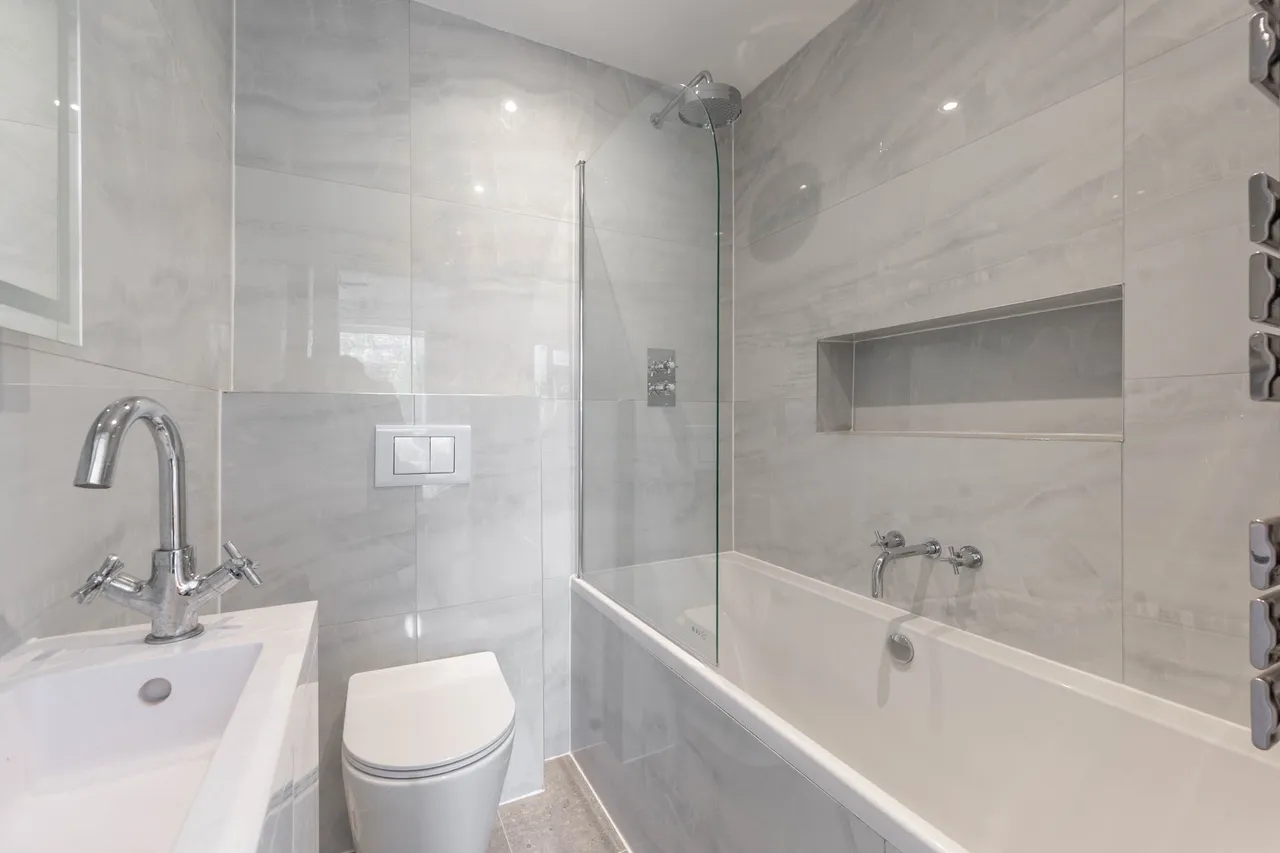 Flat 2, 104 Hale Lane, London, photo 9