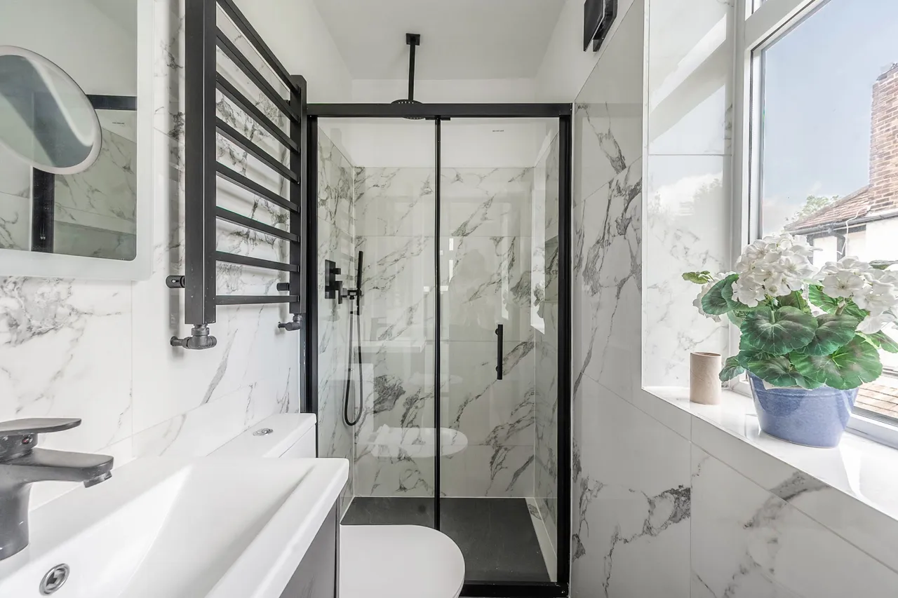 Flat 2, 104 Hale Lane, London, photo 6