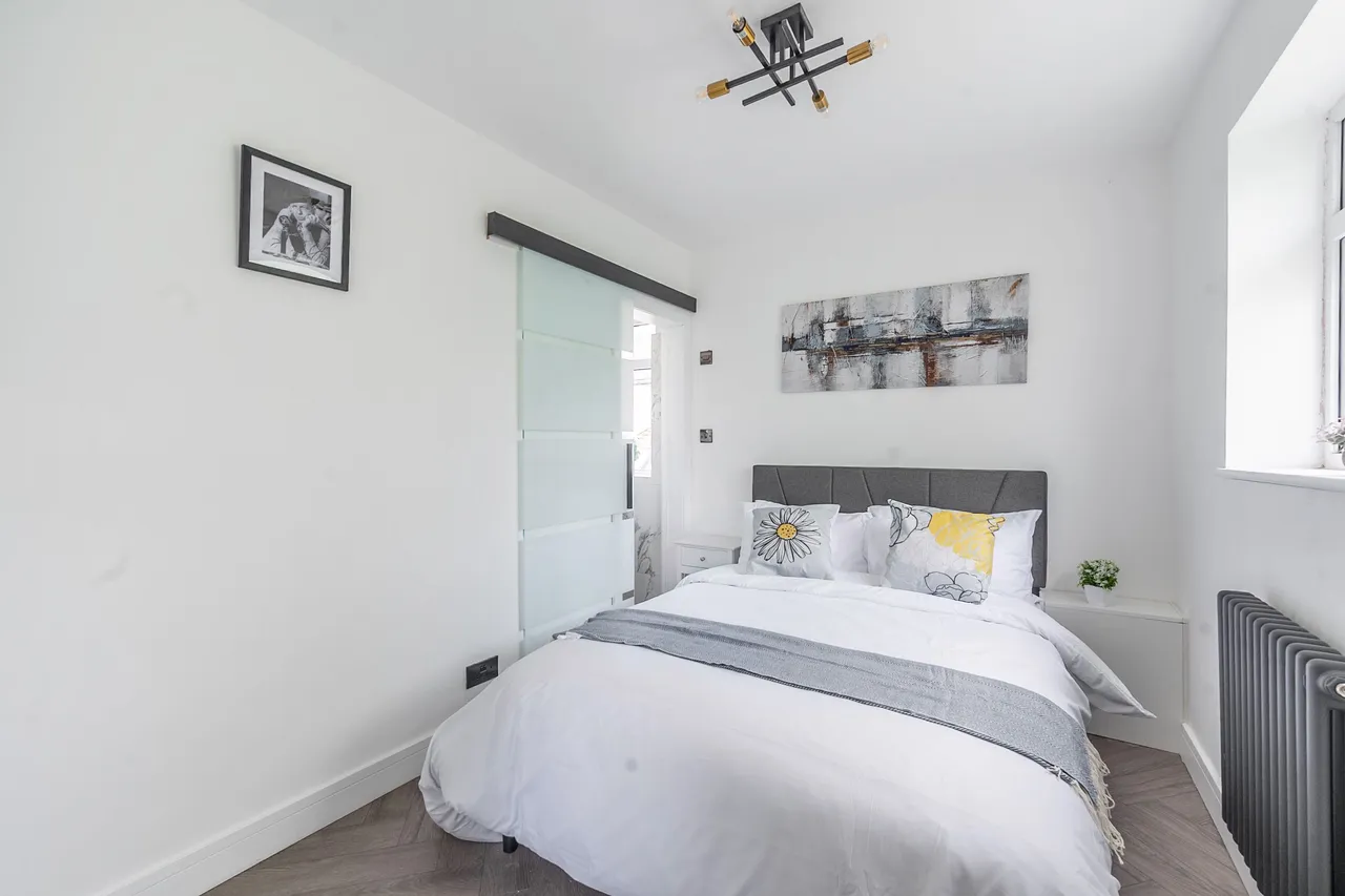 Flat 2, 104 Hale Lane, London, photo 4