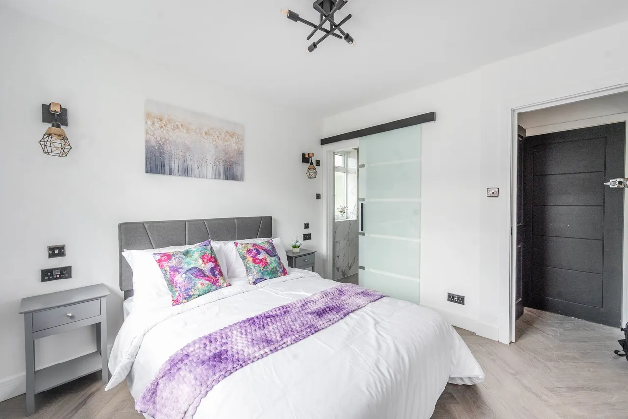 Flat 2, 104 Hale Lane, London, photo 11