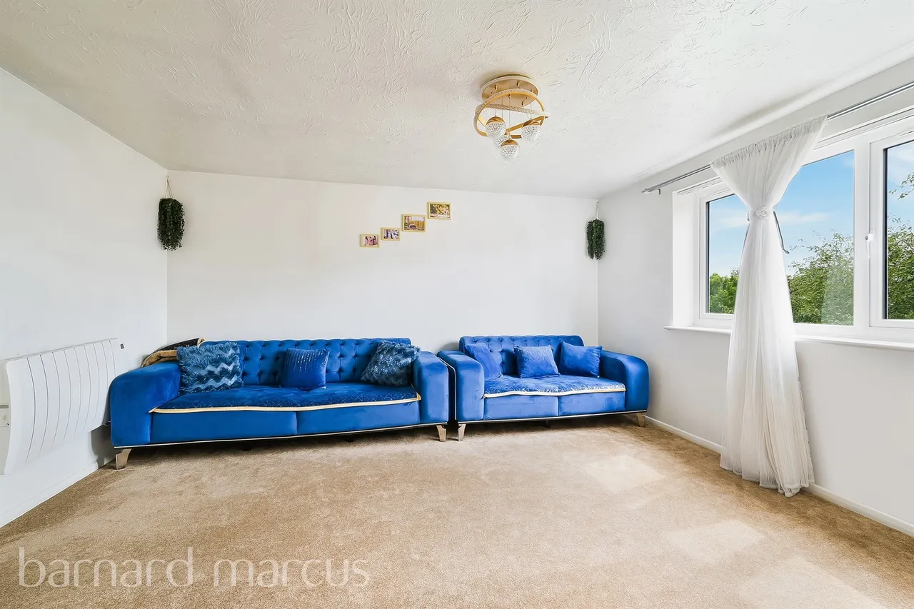 Redford Close, Feltham, TW13, photo 5